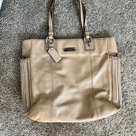 Coach leather Purse - Picture 6 of 8